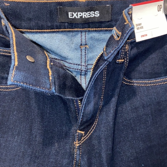 NWT. Express Dark Wash Mid Rise Skinny Strech Jeans. Size: 0/Petite. - Picture 5 of 7